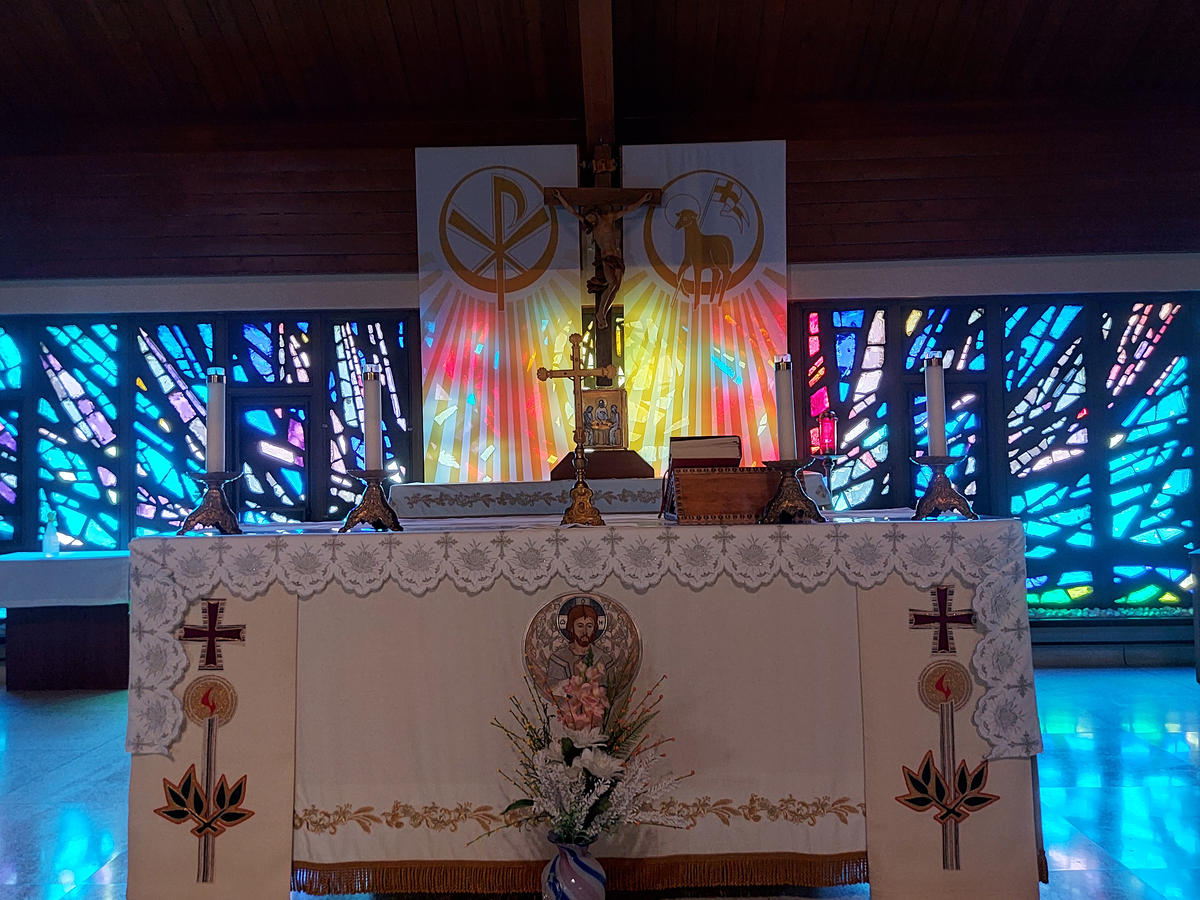 Image of the Altar in natural light during the Easter Season
